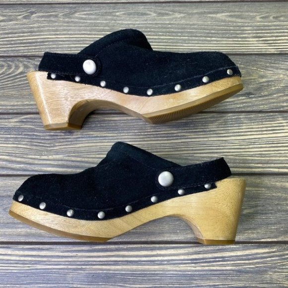 Simple Wooden Clogs - Picture 7 of 7